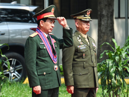 Philippines and Vietnam, Threatened by China, Sign Defense Deal