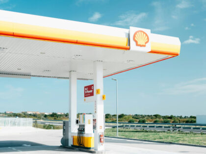 Report: Shell Plc to Slash Several Departments’ Workforces by 20%